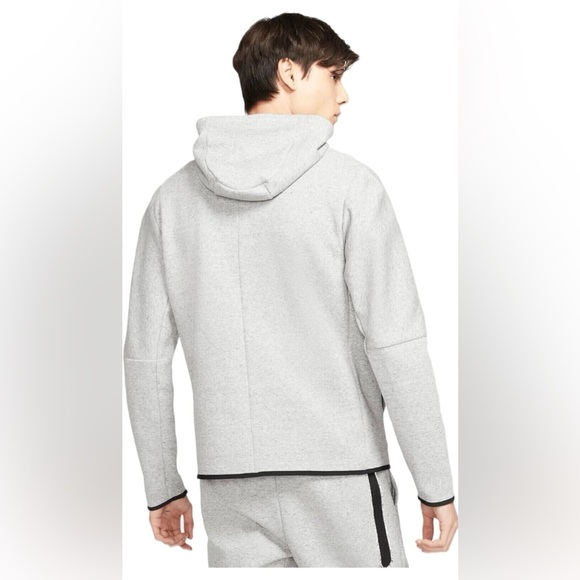 Like New Nike Sportswear Tech Fleece Hoodie Grey Black DR9150 032 - Picture 9 of 9